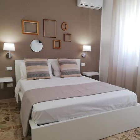 Готель Ostuni Crispi House Екстер'єр фото