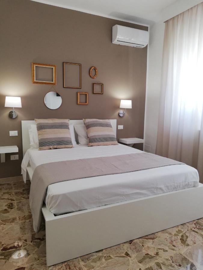 Готель Ostuni Crispi House Екстер'єр фото