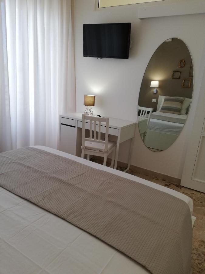 Готель Ostuni Crispi House Екстер'єр фото
