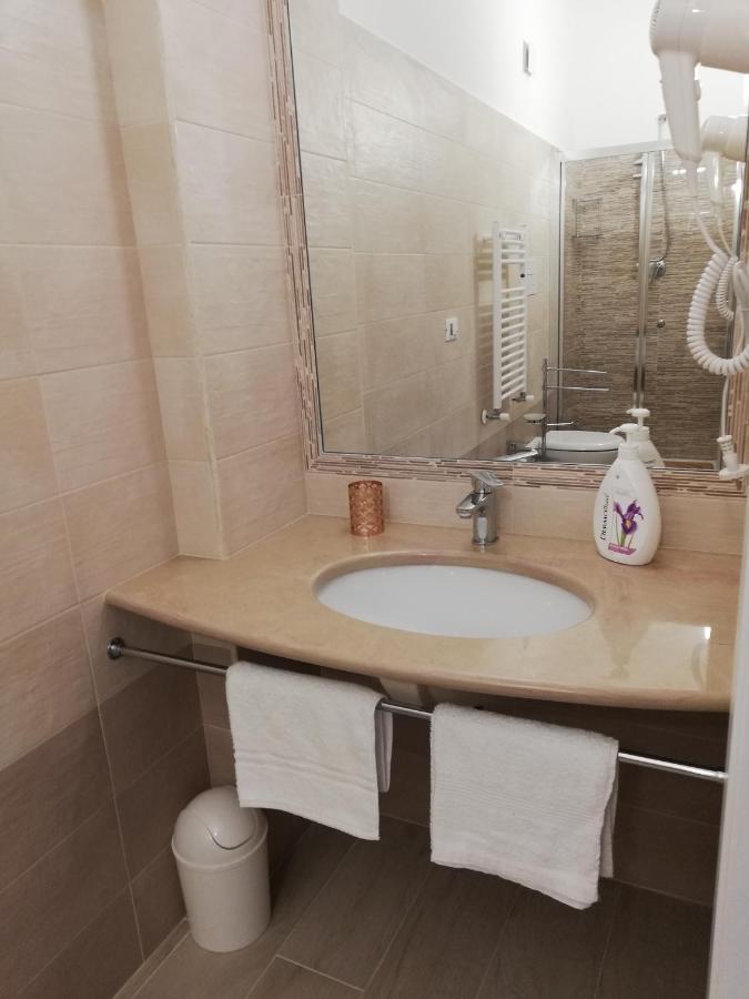 Готель Ostuni Crispi House Екстер'єр фото